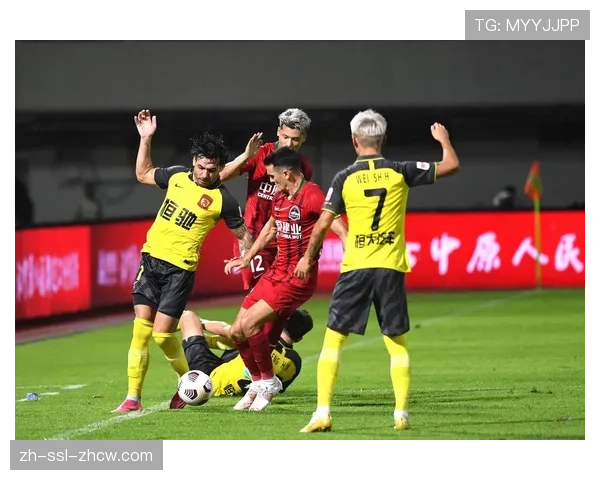 中超联赛引入新一代足球芯片技术,用于辅助越位判罚测试